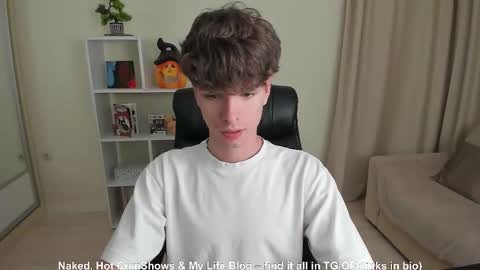 Hey I am Calvin  online show from September 12, 6:10 pm