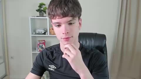 Hey I am Calvin  online show from February 9, 7:09 pm