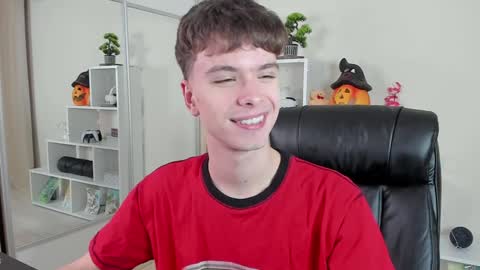 Hey I am Calvin  online show from January 10, 7:11 pm