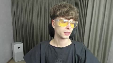 Hey I am Calvin  online show from November 29, 2:03 pm