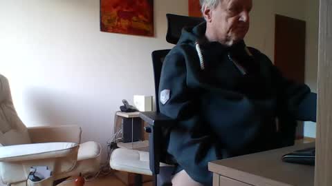 Snapshot of camcologne chatting on January 3, 11:14 am camcologne online show from January 3, 11:14 am