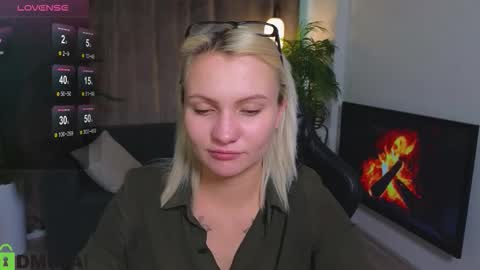 Snapshot of cameron_loving chatting on October 22, 9:23 am Cameron online show from October 22, 9:23 am