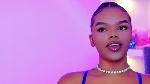 camiestrada online show from November 20, 12:15 pm