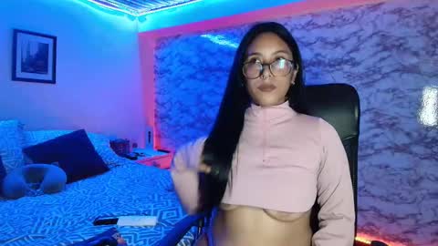 Camila Roose online show from February 18, 12:10 am