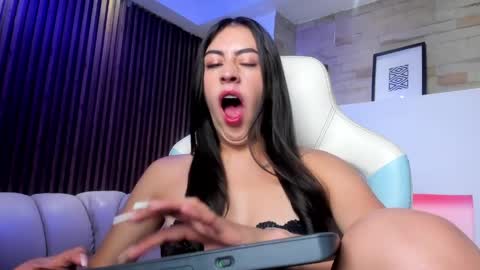 camila_martinez9 online show from April 18, 11:34 am