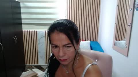 Camila Vargas online show from April 22, 9:00 pm