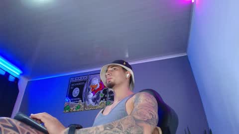Snapshot of camiloalvarezzz3 chatting on October 15, 7:15 pm CAMILO online show from October 15, 7:15 pm