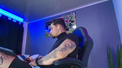 Snapshot of camiloalvarezzz3 chatting on October 10, 9:41 pm CAMILO online show from October 10, 9:41 pm