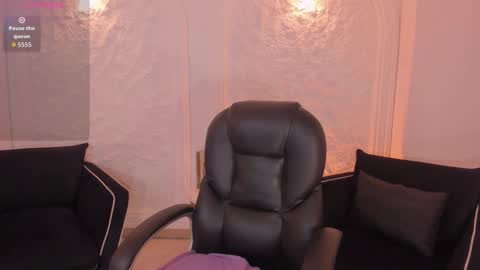  Candanse R  online show from December 4, 8:52 pm