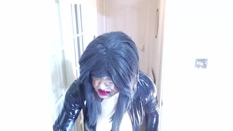 candi smokes online show from January 9, 2:44 pm