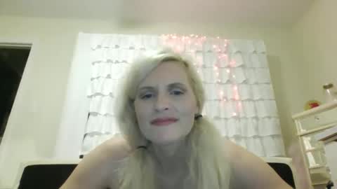 Candiejane online show from October 6, 3:13 am