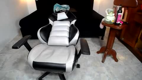 candy online show from February 26, 10:05 am