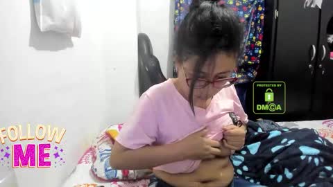 candy_val online show from November 19, 6:13 am