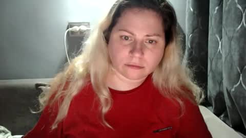 Laura online show from December 15, 8:49 pm