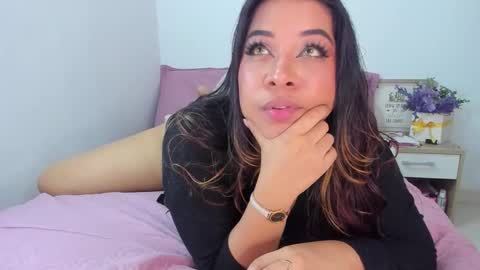 candyr0se_ online show from February 3, 6:40 am