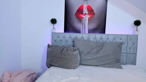 candyycouple online show from March 25, 7:15 am