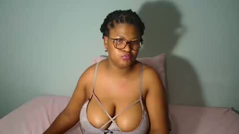 candyyumsaerolaxx online show from May 24, 6:58 pm