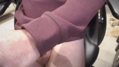 Snapshot of caninutforyou chatting on October 7, 3:52 pm caninutforyou online show from October 7, 3:52 pm