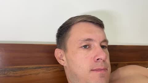 Snapshot of capt_oliver chatting on October 6, 5:47 am follow my twitter  online show from October 6, 5:47 am