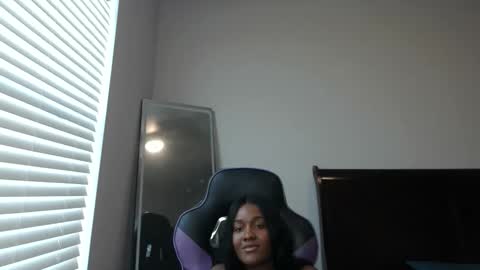 Snapshot of carameldoll1 chatting on October 12, 10:22 pm Krystal online show from October 12, 10:22 pm