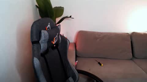 Mary online show from November 21, 3:21 pm