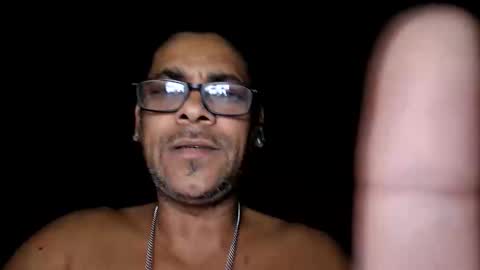 carloslove1972 online show from May 9, 8:20 am