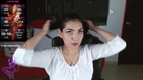 Caroline online show from January 15, 2:37 pm