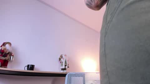  Caroline  online show from January 9, 5:40 pm