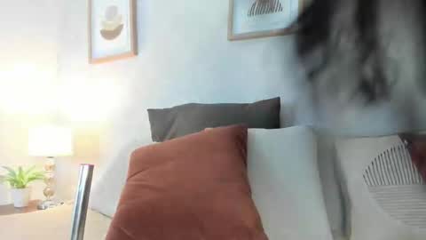  Caroline  online show from May 25, 10:32 am