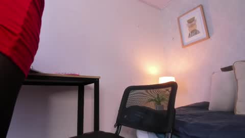  Caroline  online show from April 22, 11:39 am