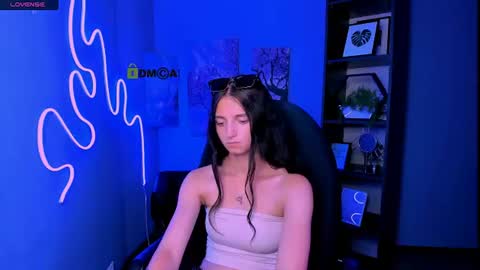 Caroline online show from June 23, 8:26 pm