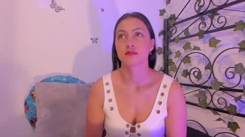 caroline_millerr online show from February 4, 9:02 am