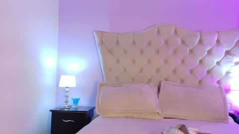 Caroline online show from May 26, 8:15 pm