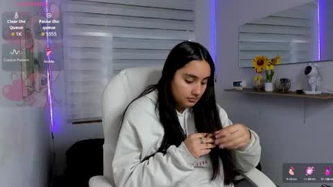 caroline_rodriguez_9 online show from April 21, 5:31 pm