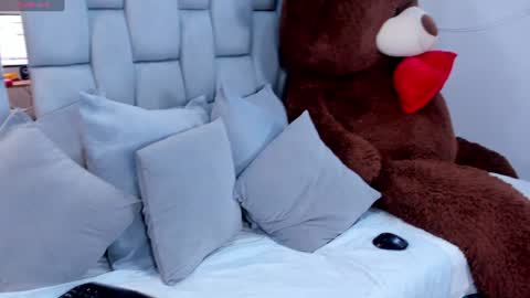 Caroline  online show from July 22, 5:26 pm