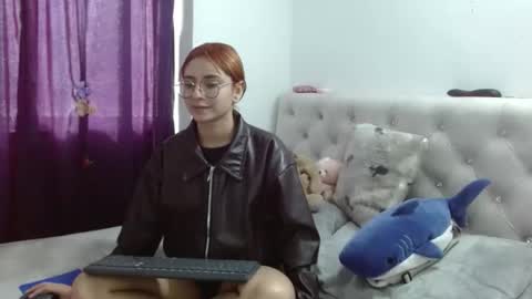 carolinnapinkman online show from February 24, 8:01 pm