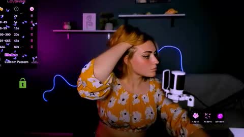 casey_meow_ online show from October 14, 1:03 pm