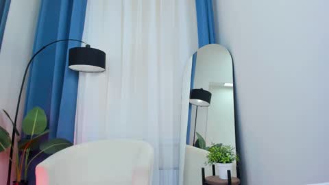 Hello my name is Cassie and my friend Nilo is also here online show from February 26, 6:51 am