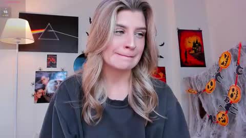 Im Cassie3 online show from November 4, 8:15 am