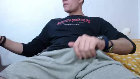 Snapshot of casteryx chatting on March 8, 2:45 am Juan online show from March 8, 2:45 am