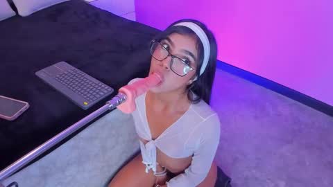 Snapshot of cata_monrey chatting on October 1, 8:08 pm cata_monrey online show from October 1, 8:08 pm
