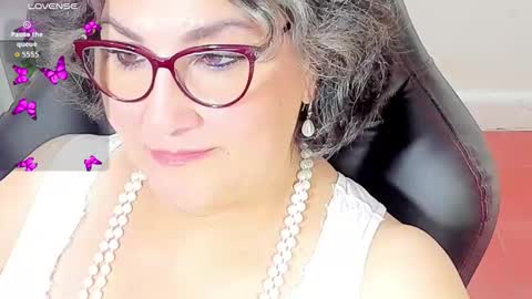 Snapshot of cataleya_mom_ chatting on October 25, 10:58 am cataleya online show from October 25, 10:58 am