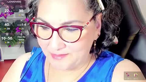 Snapshot of cataleya_mom_ chatting on October 31, 10:04 am cataleya online show from October 31, 10:04 am