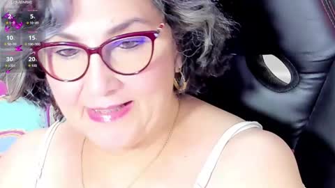 Snapshot of cataleya_mom_ chatting on September 24, 3:57 am cataleya online show from September 24, 3:57 am