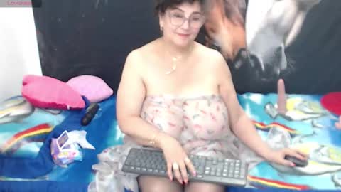 Snapshot of cataleya_mom_ chatting on February 23, 7:33 am cataleya online show from February 23, 7:33 am