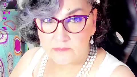 Snapshot of cataleya_mom_ chatting on September 20, 9:45 am cataleya online show from September 20, 9:45 am