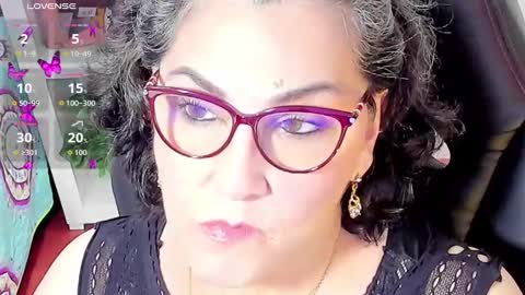 Snapshot of cataleya_mom_ chatting on October 19, 3:44 am cataleya online show from October 19, 3:44 am