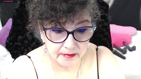 Snapshot of cataleya_mom_ chatting on March 3, 3:41 am cataleya online show from March 3, 3:41 am