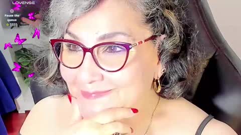 Snapshot of cataleya_mom_ chatting on November 2, 10:26 am cataleya online show from November 2, 10:26 am