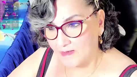 Snapshot of cataleya_mom_ chatting on October 6, 3:35 am cataleya online show from October 6, 3:35 am